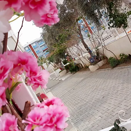 Nesa Aparthotel *